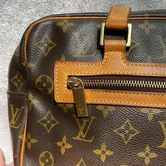 Authentic Louis Vuitton Shoulder Bag - Vintage July 2002, USA made - Picture 11 of 16